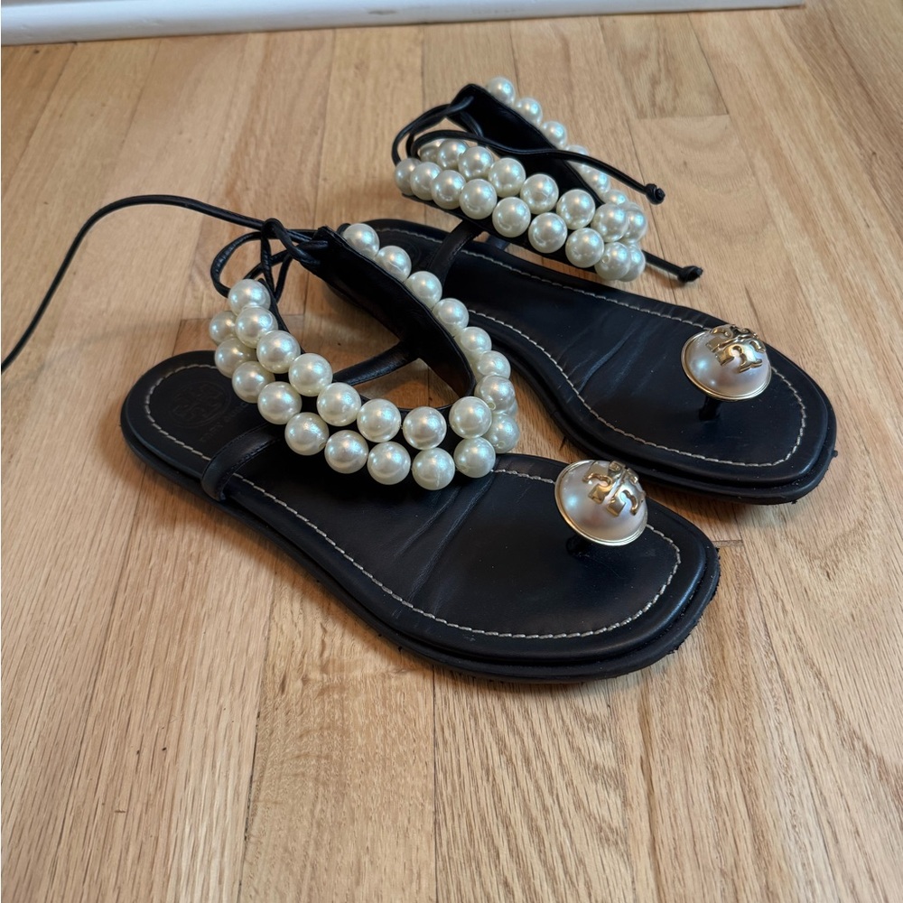 $398 Tory Burch Black and White Pearl flat Sandals preppy classic sz 6 36